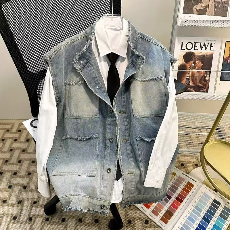 做舊牛仔馬甲外套｜男女同款無袖夾克｜韓系層次穿搭牛仔背心（淺灰藍／炭黑漸變）