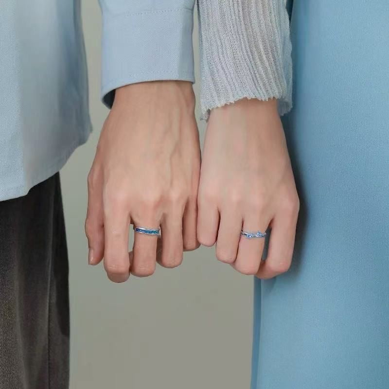 克萊因藍情侶對戒｜藍色浪潮男戒＋心形女戒